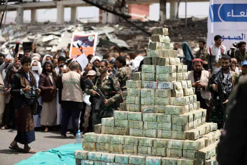 بالوثائق خفايا تنشر لأول مره .. كيف تقوم ميليشيات الحوثي بغسيل الأموال لشراء الأسلحة والطائرات المسيرة