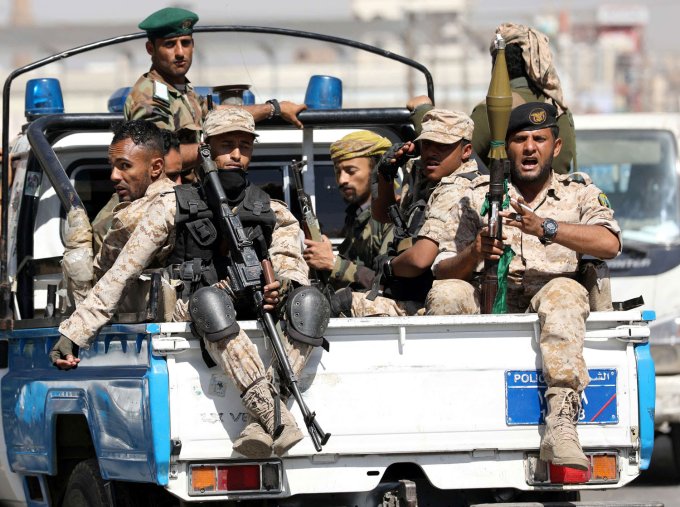 تبرؤ الحوثيين من مهاجمة السعودية مناورة لمراجعة تصنيفهم كجماعة إرهابية