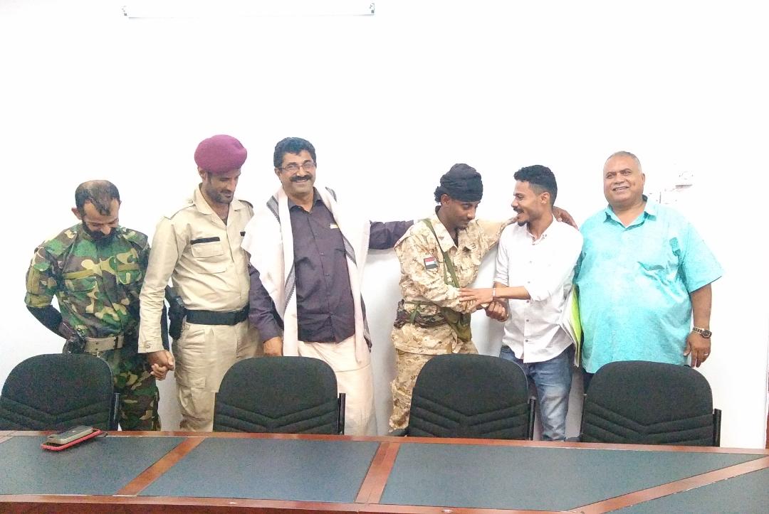 حزام عدن يرعى مصالحة بين الصحفي الكلدي والجندي مالك