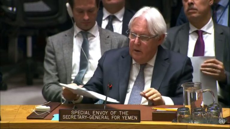 منظمة تحمل “غريفيث” مسؤولية جرائم الحوثيين بحق المدنيين