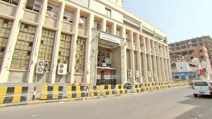 الحوثيون استولوا على مليار دولار من إيرادات الدولة والحكومة تمارس فسادها بغسيل الأموال