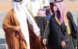 شاهد لحظة وصول امير قطر وعناق حار مع ولي عهد المملكة
