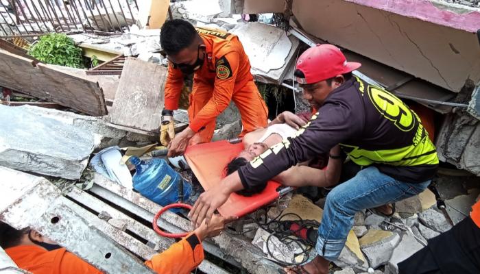 زلزال أخر يضرب اندونيسيا صباح اليوم السبت