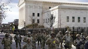 تنصيب جو بايدن.  . إخلاء المحكمة العليا بسبب خطر أمني