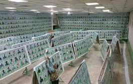 قاعة دراسية تتحول إلى معرض لصور القتلى ..استهداف ممنهج للتعليم بزمن الحوثي
