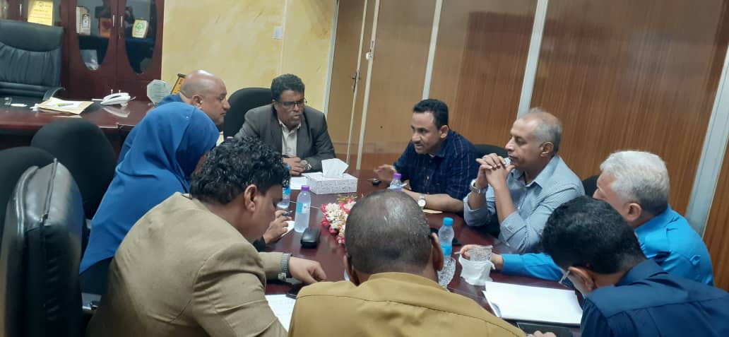 وكيل أول محافظة عدن يرأس اجتماعاً لتقييم فعالية حملة تنظيم خطوط السير