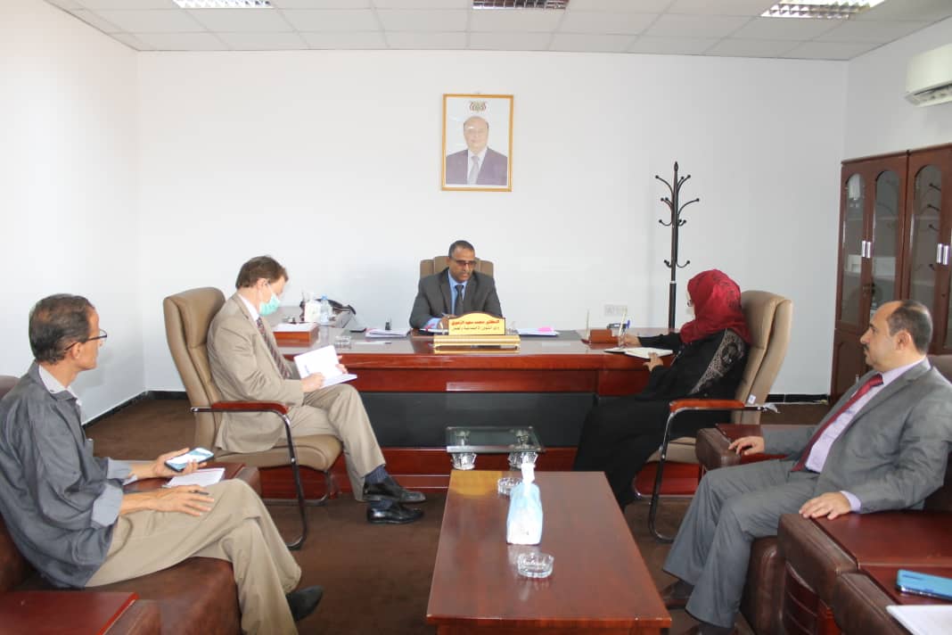 وزير الشؤون الإجتماعية والعمل يلتقي ممثل مكتب مفوضية حقوق الانسان في اليمن 