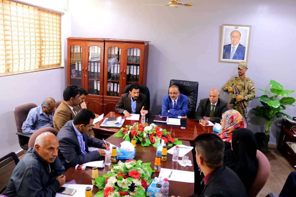 وزير النقل يتراس اجتماعاً موسعاً للهيئة العامة لتنظيم شؤون النقل البري في عدن