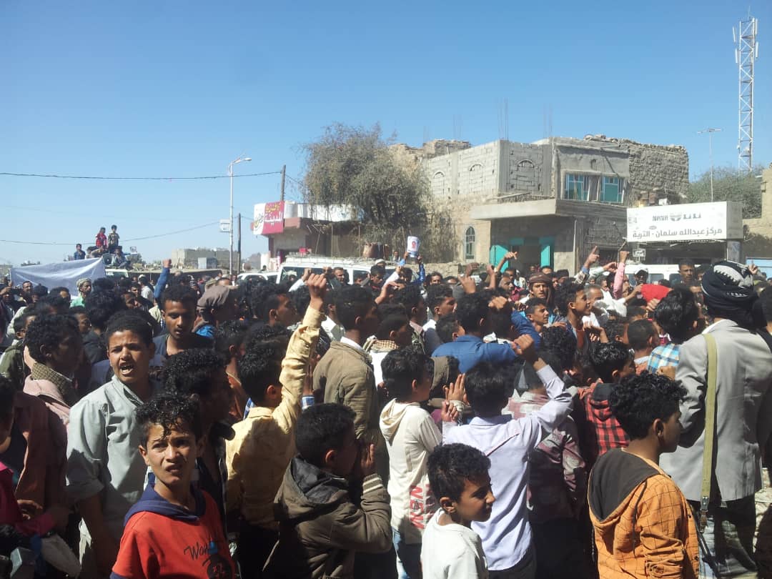 مظاهرة حاشدة في التربة للمطالبة بقاتل الطالب العزعزي
