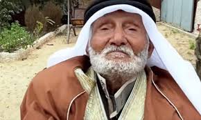 بالفيديو أكبر معمر يمني يعيش في فلسطين وصلها 1936م يروي حكايته المثيره !
