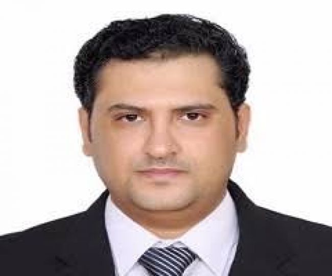 الهمداني يحمّل الارياني ومسؤول إخواني مسؤولية الترويج لكتب الحوثي في معرض مارب للكتاب