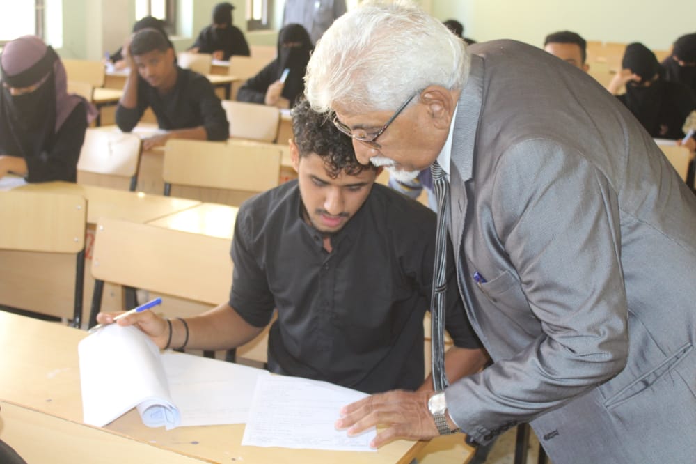 تدشين امتحانات الفصل الاول في كلية الاقتصاد والعلوم السياسية