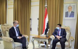 وزير الخارجية يلتقي السفير الفرنسي لدى اليمن