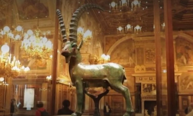 قناة فرنسية تكشف : تمثال وعل يمني يسافر العالم ممثلا لقطر