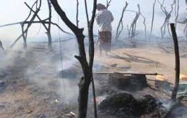 معاناة جديدة حريق يلتهم عدداً من خيام النازحين شرق الخوخة