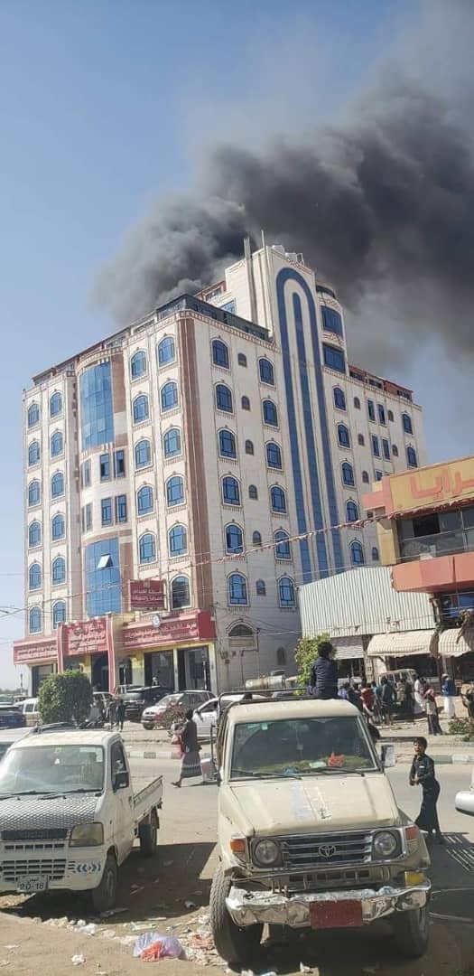 صور : لاندلاع حريق في فندق رويال بمحافظة صعدة