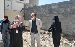 مدير عام خور مكسر في زيارة تفقدية لجمعيتان من ذوي الإعاقة في عدن ويطلع على أعمال إعادة بناء السور