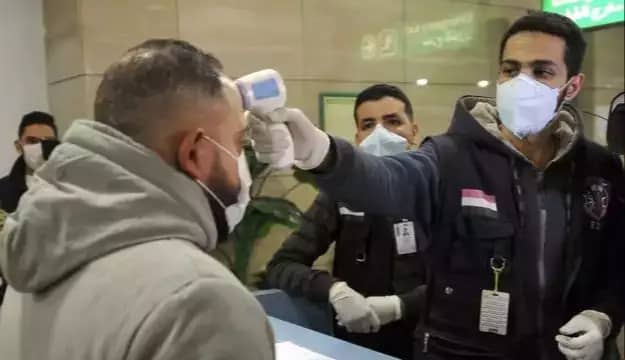 لهذا السبب سلطات الأمن في مطار القاهرة ترحل مسافر يمني فور وصول !