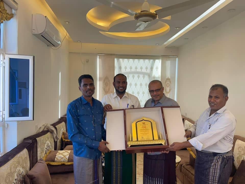 السلطة المحلية  ومؤسسة المياة في تريم تكرمان وزير التخطيط والتعاون الدولي