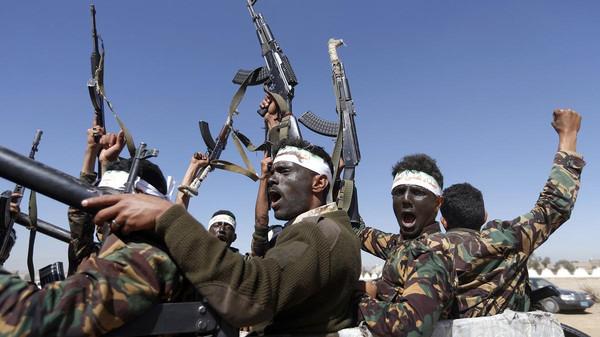 الحكومة اليمنية : مليشيا الحوثي وفرت ملاذات آمنة لعناصر من القاعدة وداعش