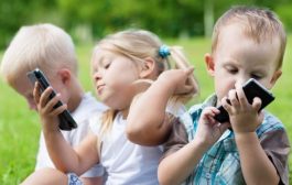 دراسة فنلندية تؤكد خطر الأجهزة الذكية على سلوك الأطفال