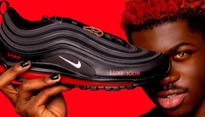 ما قصة حذاء الشيطان.. دماء بشرية ونجمة خماسية أسفل قدمك