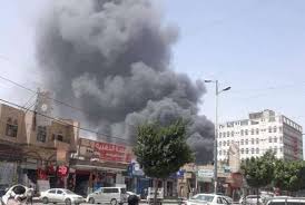 حريق هائل في مخزن بصنعاء .. شاهد ذلك بالصور