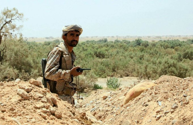 حكومة هادي ترفض مشاركة طارق صالح في معركة مأرب