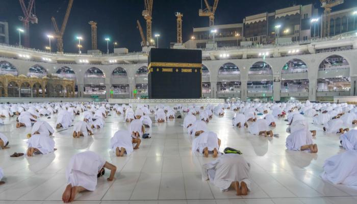 الداخلية السعودية تفرض غرامة لمن يعمر أو يصلي دون تصريح