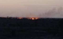 الحوثي يحرق مخيم النازحين في قرية الحلة