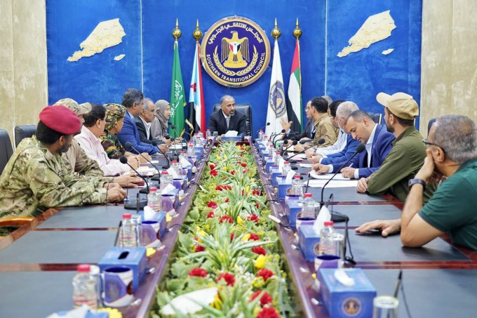 قيادات المجلس الجنوبي تسد فراغ مغادرة الحكومة اليمنية لعدن