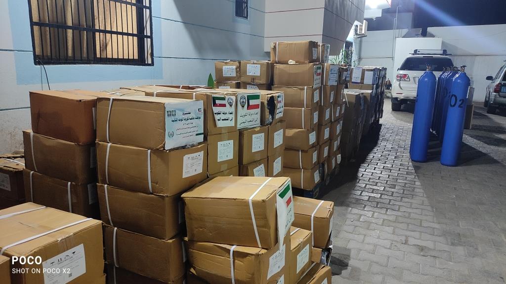 بدعم من الكويت تسليم كمية من الأدوية والمستلزمات الطبية لمحافظتي عدن ولحج