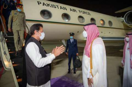 ولي العهد السعودي يبحث مع رئيس وزراء باكستان أزمة اليمن والإرهاب