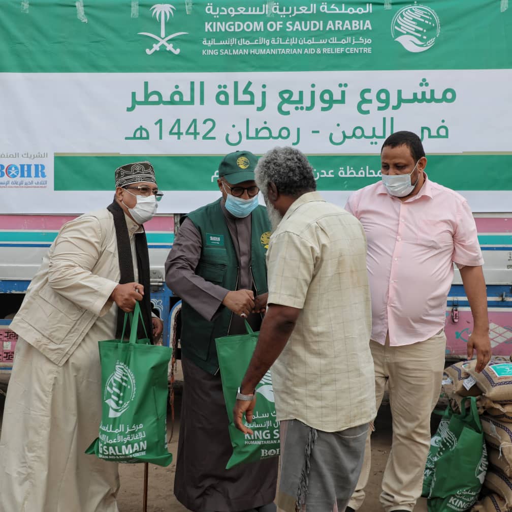 مركز الملك سلمان يدشن مشروع زكاة الفطر في 9 محافظات يمنية