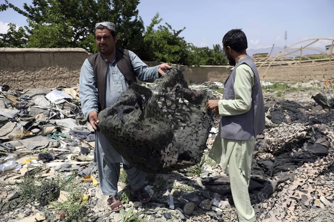 قاعدة باغرام الأميركية جنة تجار الخردة في أفغانستان