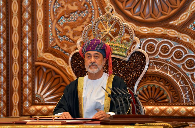 سلطان عمان يتحرك سريعا لتطويق الاحتجاجات