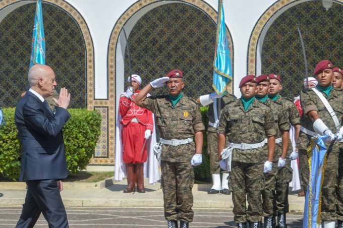 عسكريون متقاعدون يدخلون على خط الأزمة السياسية في تونس