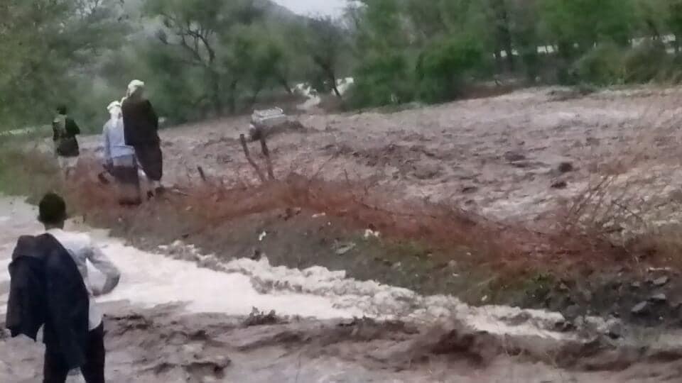 إب : وفاة شخص وتضرر منازل وأراضي زراعية جراء سيول الأمطار