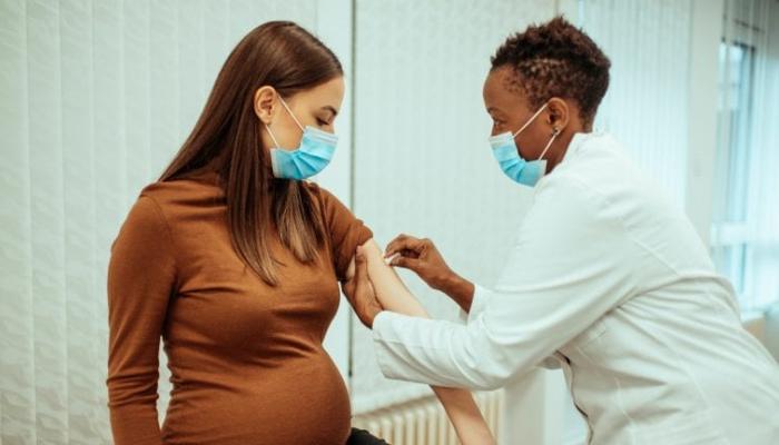 دراسة جديدة تجيب حول لقاحات كورونا هل هي آمنة أثناء الحمل ؟