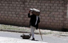 الشرق الأوسط : الحوثيون يعبثون بالمال وسكان «مناطقهم» يموتون جوعاً
