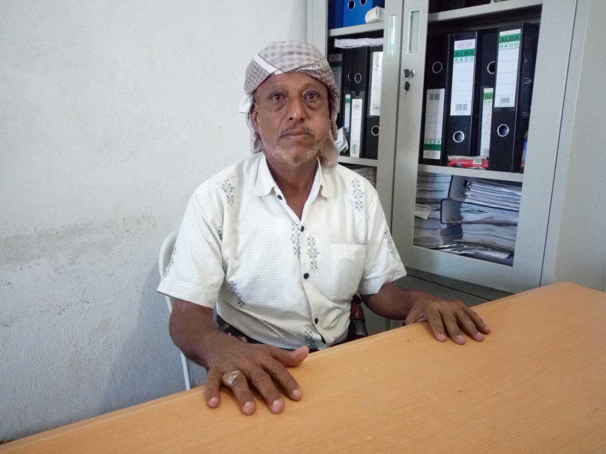 شيخ قبلي يناشد المحافظ ووزير الاشغال العامة والطرق بشأن طريق طور الباحة