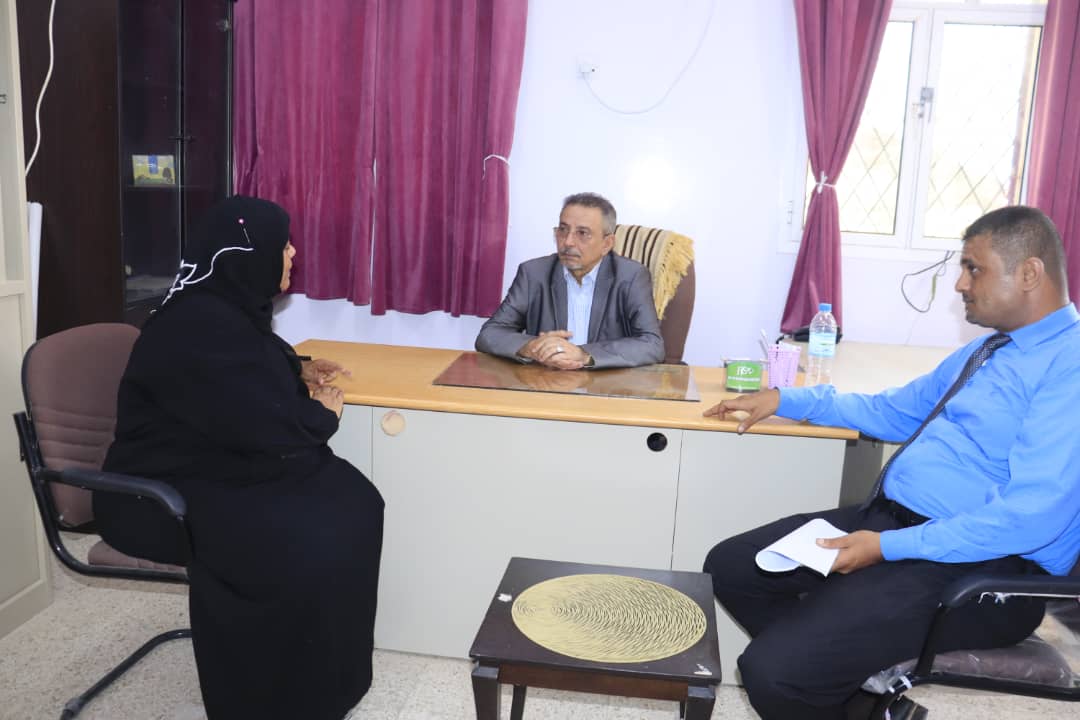 نائب وزير الشؤون القانونية و حقوق الإنسان يطلع على مركز الأحداث في عدن