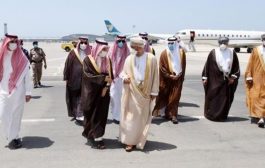 لبحث الوضع في اليمن .. وصول وزير الخارجية السعودية إلى مسقط