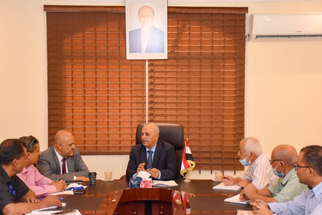 وزير المياه يناقش مع المحافظ شمسان اهم مشاريع المياه والإصحاح البيئي لمحافظة تعز