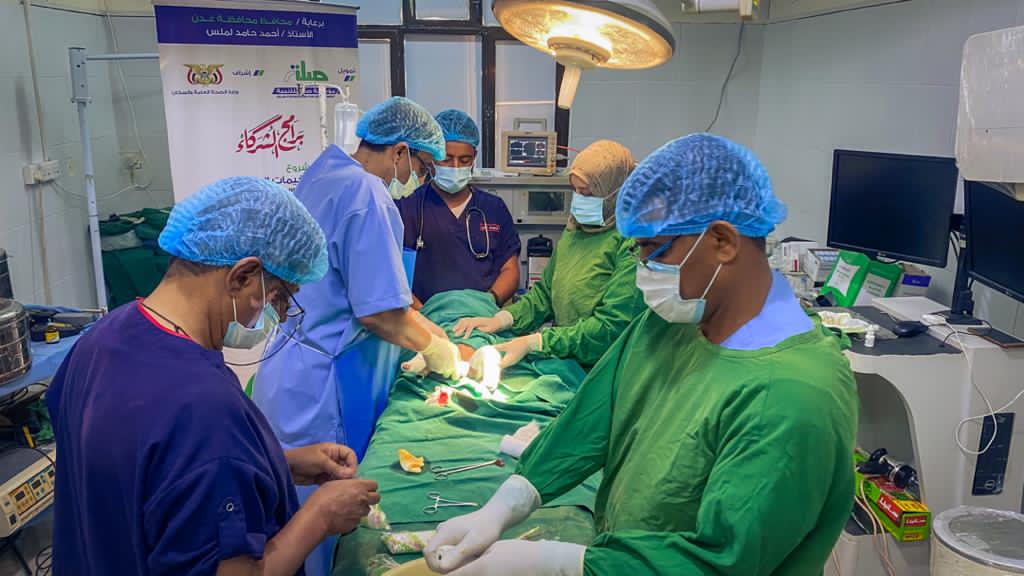 المؤسسة الطبية الميدانية تدشن المخيم المجاني لجراحة تشوهات العظام لدى الأطفال