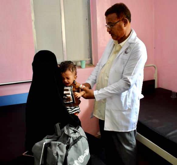 مركز الملك سلمان يواصل علاج حالات سوء التغذية بين الأطفال في مديرية طور الباحة