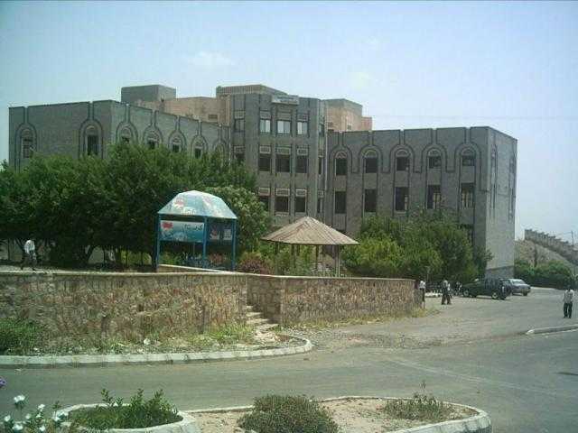 جامعة تعز تعلق الدراسة حتى اشعار اخر