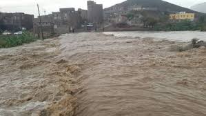 السيول تجرف جثة فتاة مجهولة بإب