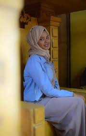الحوثيون يبدأون محاكمة الفنانة انتصار الحمادي..عقب محاولة انتحارها