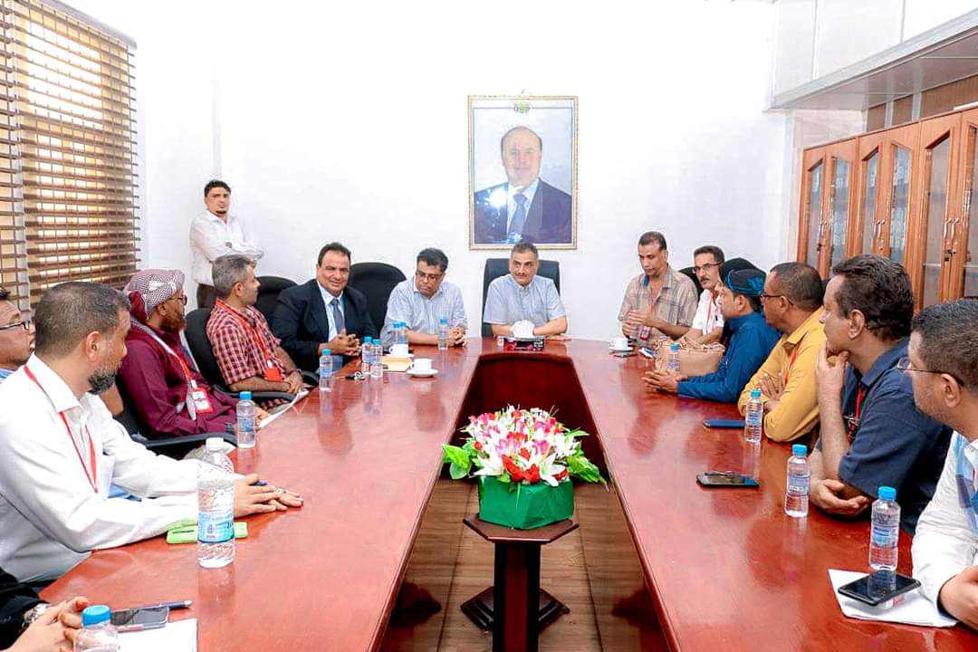 لملس يناقش مشكلات شركة النفط بعدن مع قيادات وكوادر نقابة الشركة